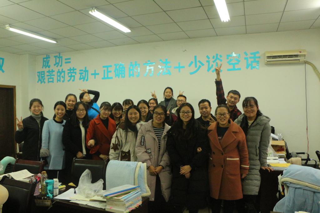 太阳成tyc234cc领导慰问2018届考研学生