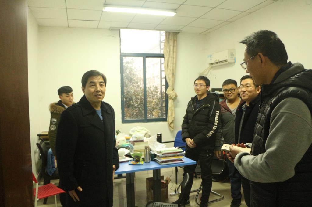 太阳成tyc234cc领导慰问2018届考研学生