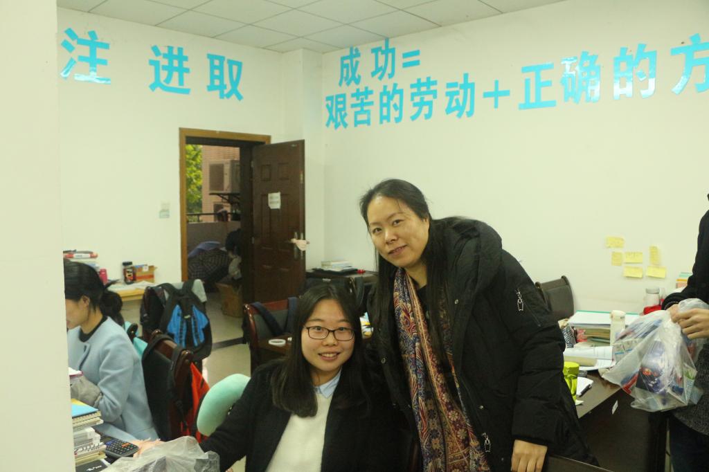 太阳成tyc234cc领导慰问2018届考研学生