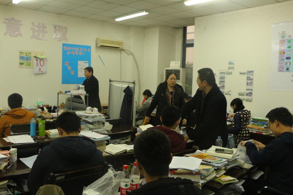 太阳成tyc234cc领导慰问2018届考研学生