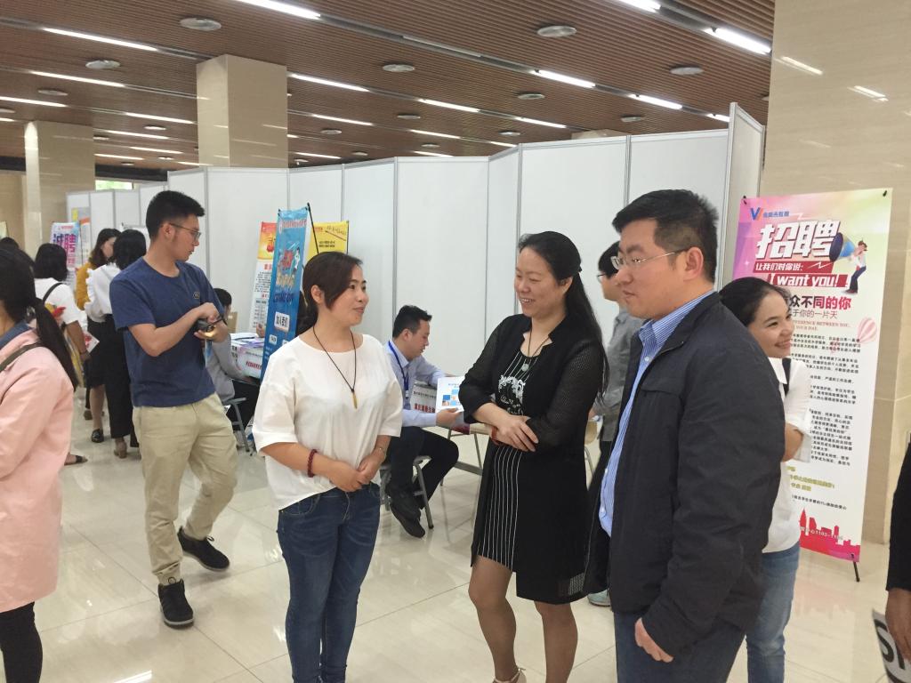 太阳成tyc234cc成功举办化学生物专场招聘会