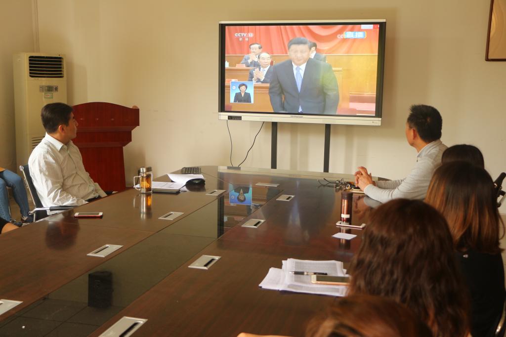 太阳成tyc234cc师生党员集中收看习近平主席在纪念马克思诞辰200周年大会上的重要讲话