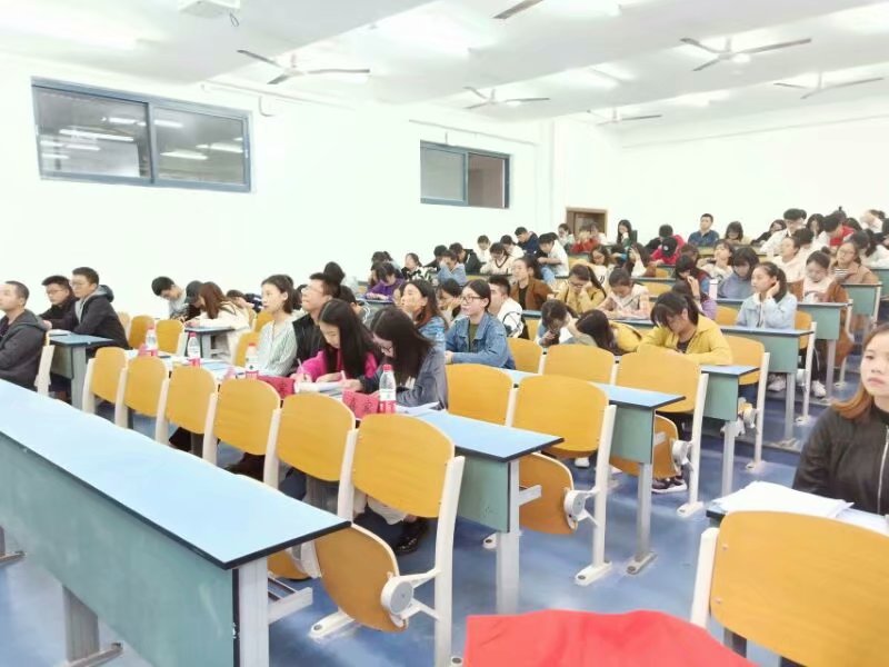 太阳成tyc234cc举行第一届创业沙龙活动