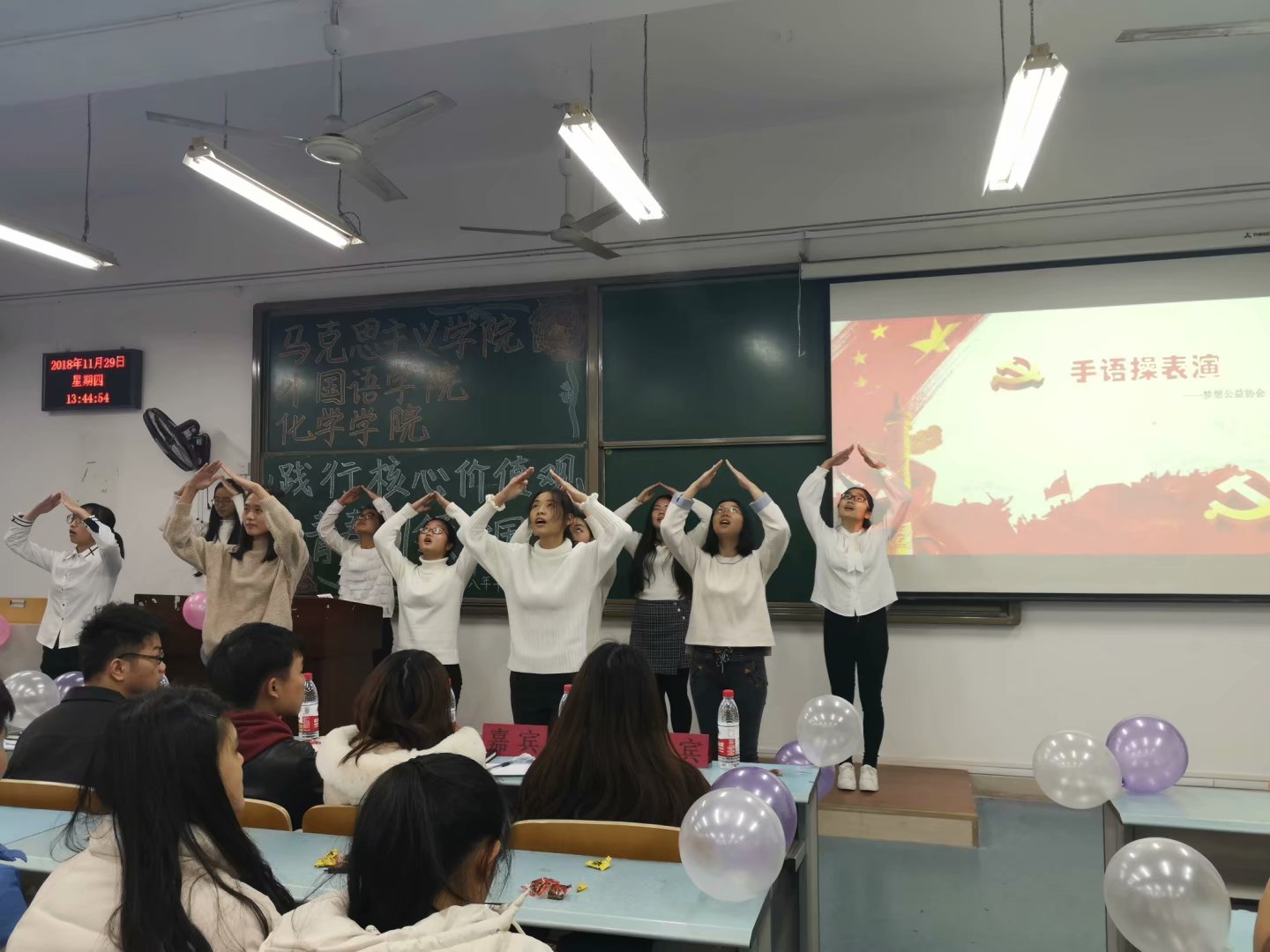 太阳集团tyc234cc举办2018—2019学年度上期社团部团组织活动