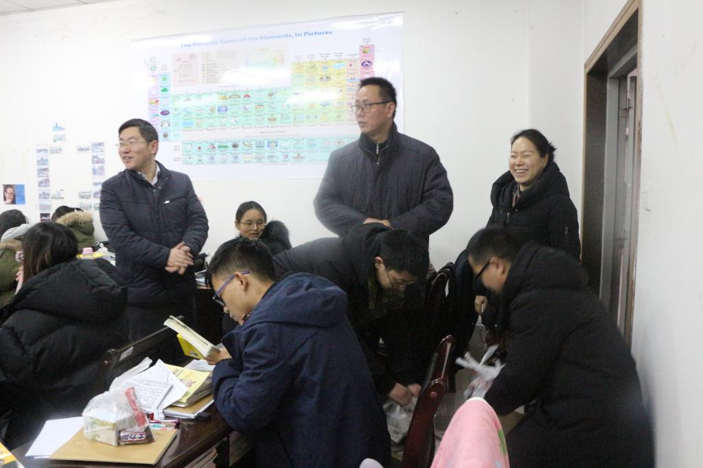 太阳成tyc234cc领导亲切慰问2019届考研学生