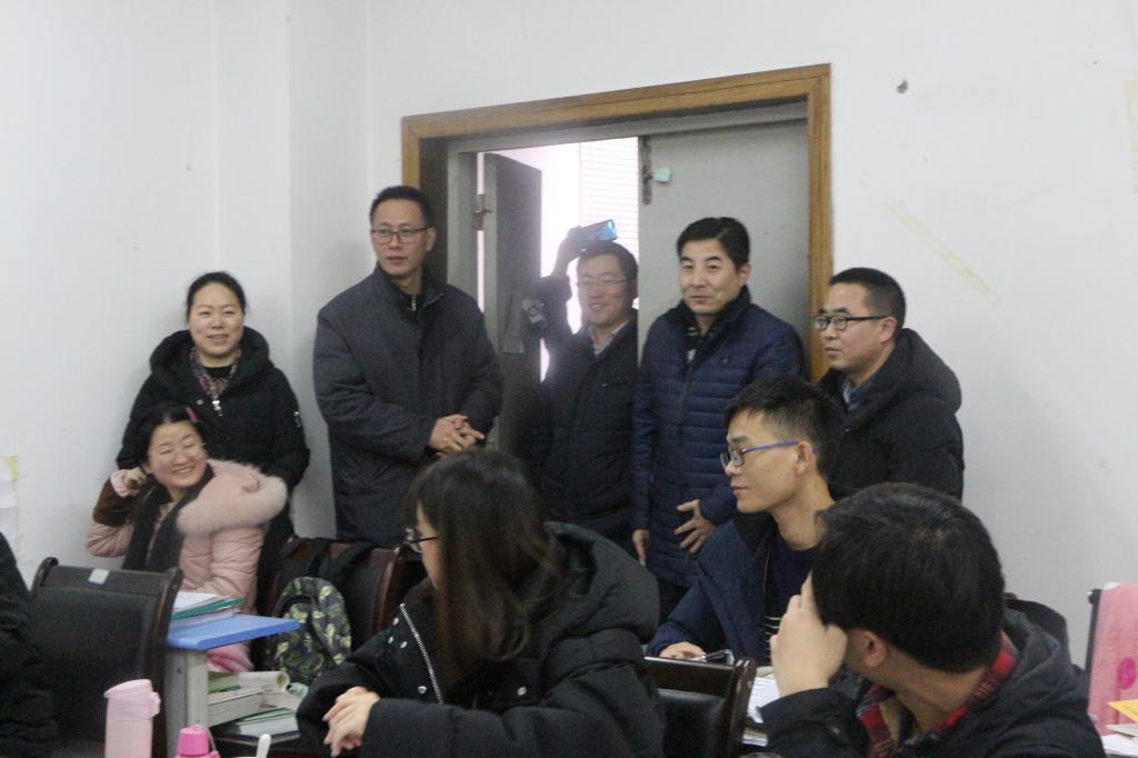 太阳成tyc234cc领导亲切慰问2019届考研学生