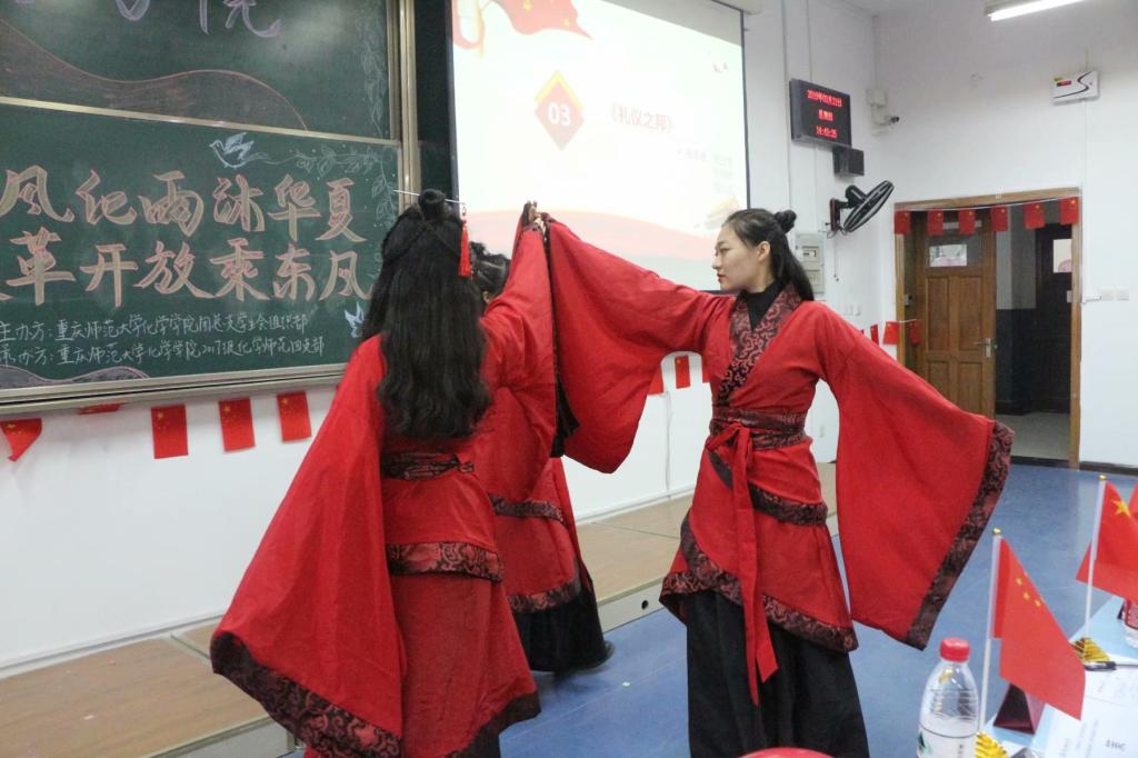 在此春风化雨沐华夏,改革开放乘东风输入描述