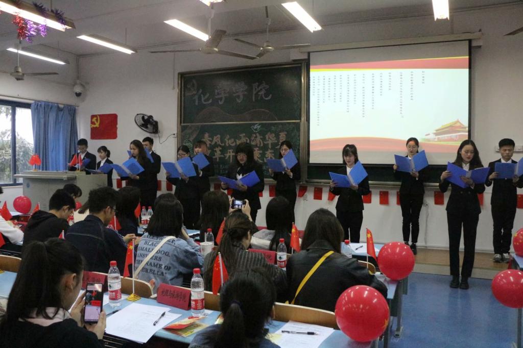 在此输入描春风化雨沐华夏,改革开放乘东风述