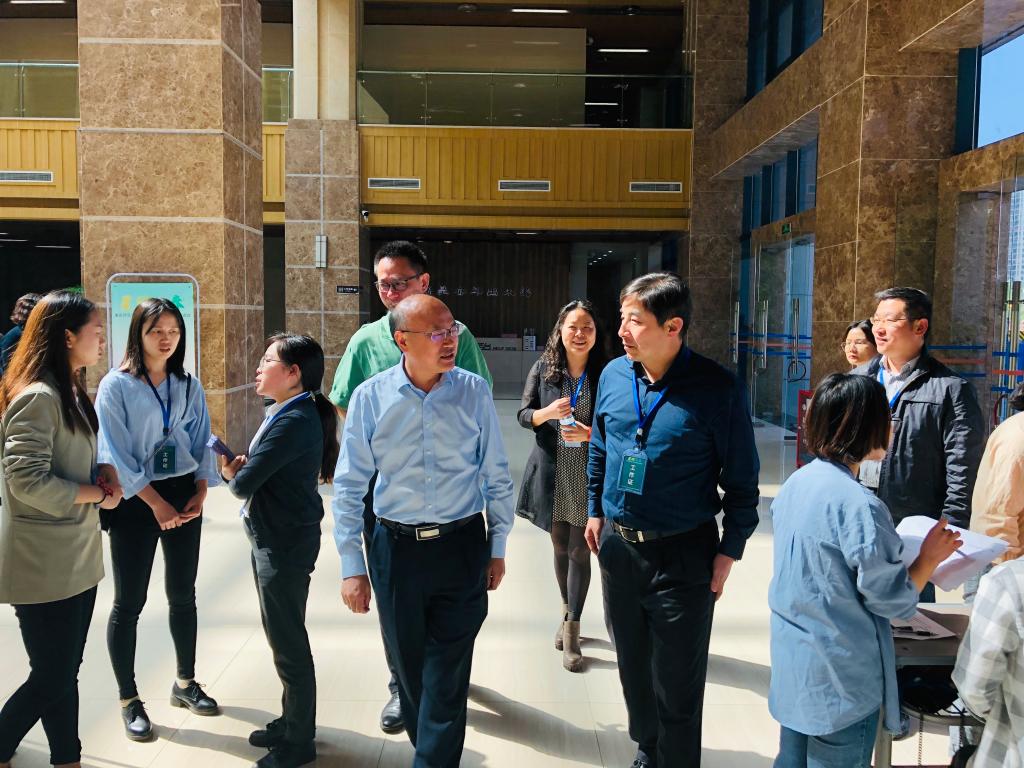 太阳成tyc234cc承办“星耀三春”太阳集团tyc234cc春季大型双选会1_太阳集团tyc234cc副校长杨如安到现场指导工作