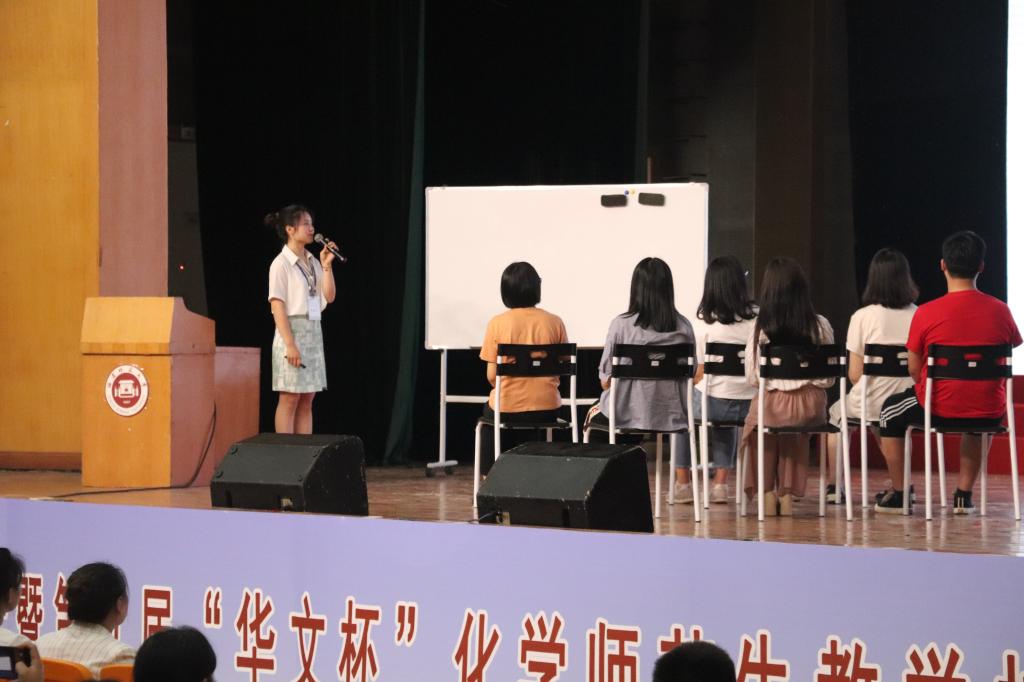 我院研究生张婷婷、大赛双一等奖获得者代表太阳集团tyc234cc进行优秀教学案例展示