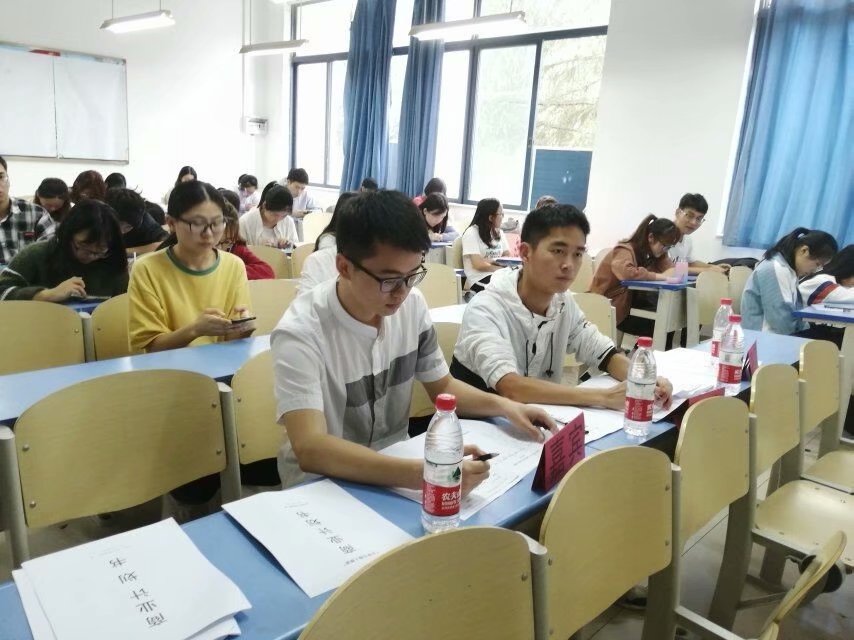 太阳成tyc234cc举办第二届“创业沙龙”活动