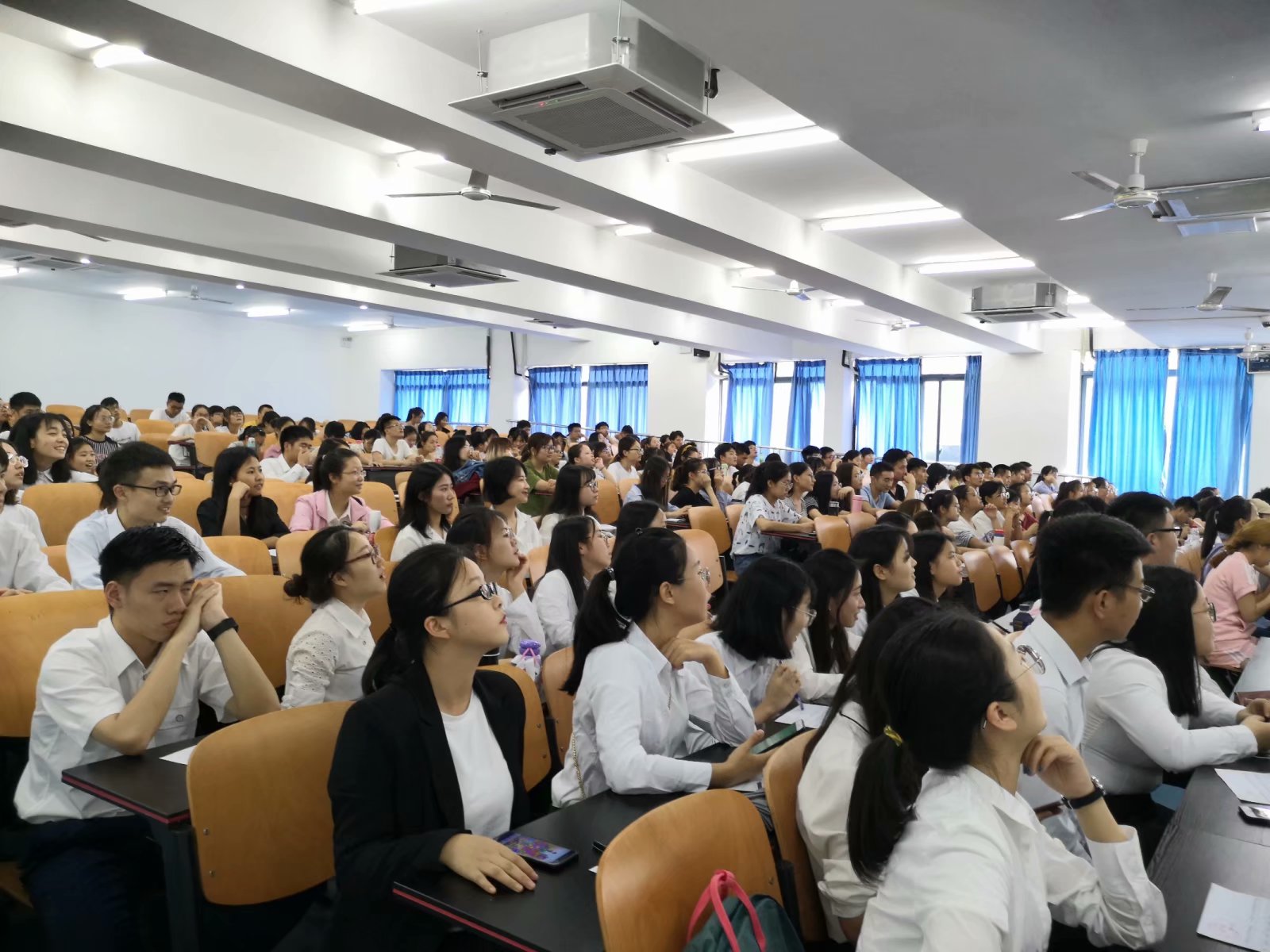 太阳成tyc234cc举行2019年学生代表大会